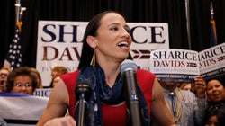 Για πρώτη φορά στην ιστορία των ΗΠΑ εκλέγονται ιθαγενής, μουσουλμάνες και gay κυβερνήτης