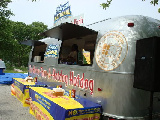 In Detroit, vendor sings, sells hot dogs - ESPN
