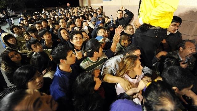 Shoppers wait outside a Best Buy store to open at 5 a.m. on November 28, 2008 in Los Angeles, California, a day after Thanksg