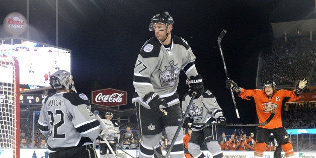 Kings-Ducks Dodger Stadium Game To Feature Street Hockey, Beach Volleyball  (Photo) 