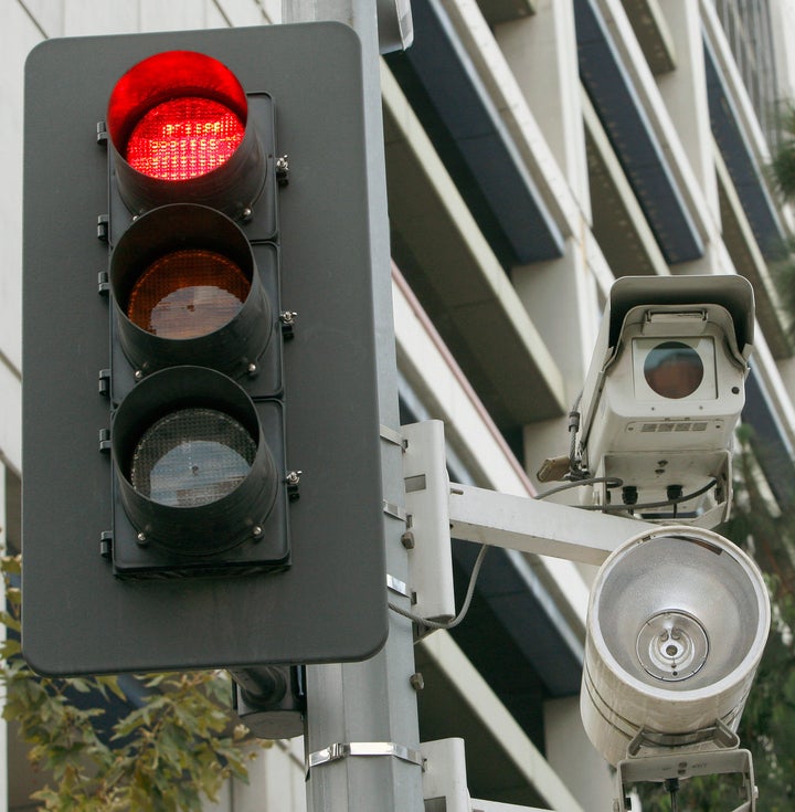 red-light-cameras-commission-votes-to-kill-controversial-traffic