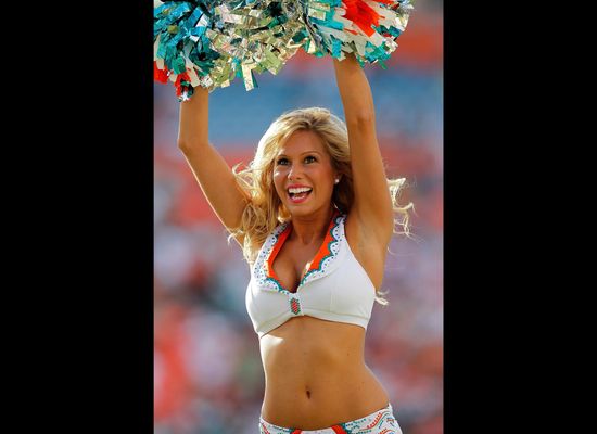 Miami Dolphins cheerleaders lip sync Taylor Swift's '22' in