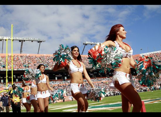 Miami Dolphins Cheerleaders Film Taylor Swift's '22' (VIDEO