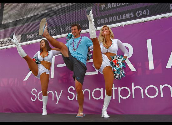 Miami Dolphins Cheerleaders Film Taylor Swift's '22' (VIDEO