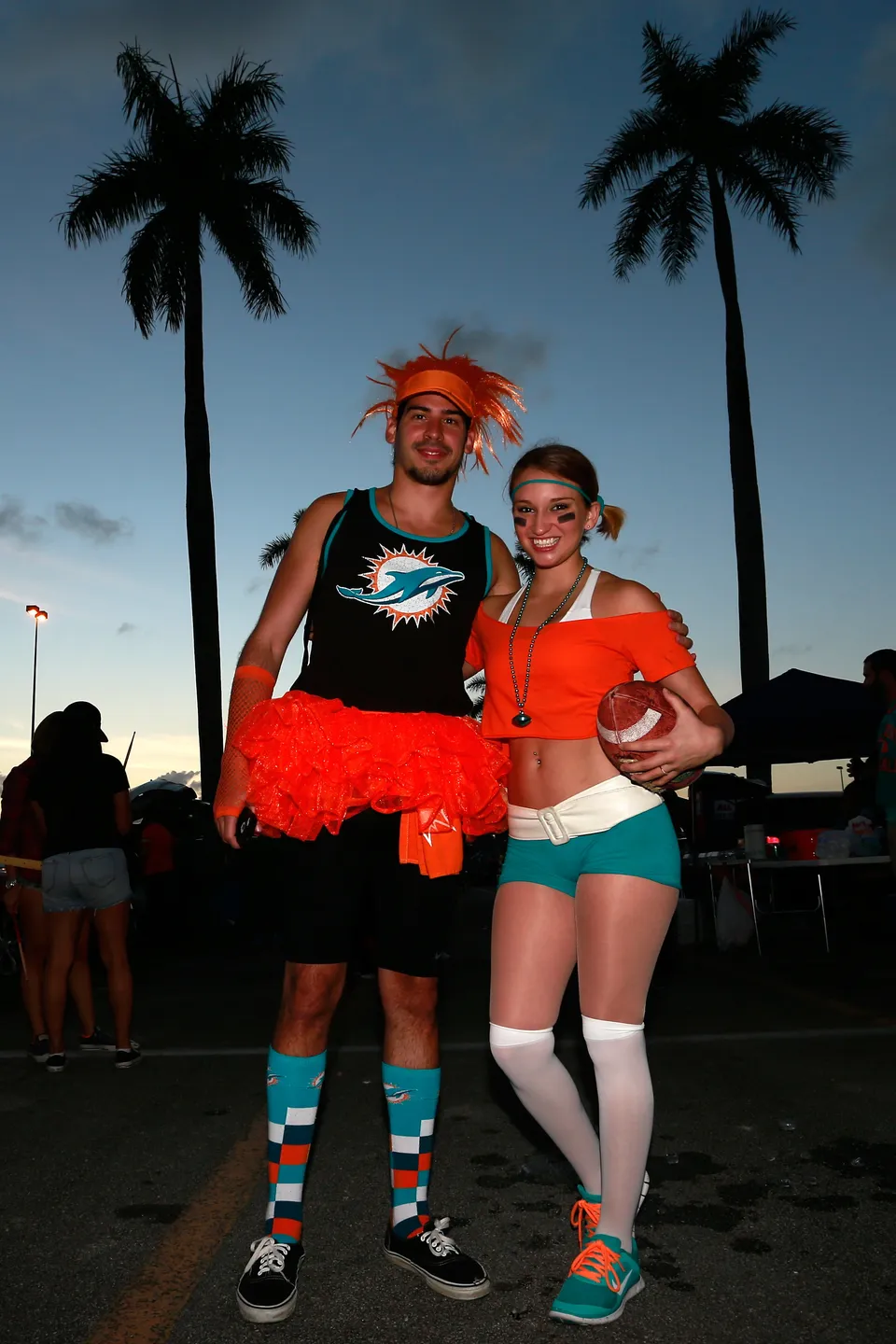 Dolphins shop for Halloween costumes with students – Sun Sentinel