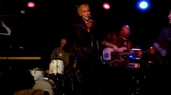 Daphne Guinness Performs Jefferson Airplane At Arlene's Grocery With ...