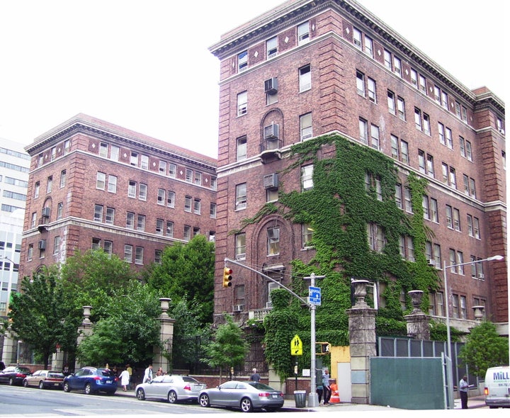 Description The original Bellevue Psychiatric Hospital building on First Avenue between 29th and 30th Streets in Kips Bay, Manhattan, New ...