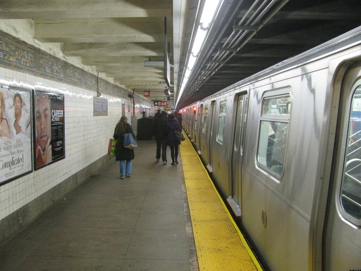 Man Dies Jumping In Front Of L Train After Girlfriend Won't Take Him