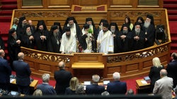 Η «ιερή συμφωνία», μεταξύ Ιστορίας και κάλπης