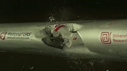 Βίντεο: Δείτε τι συμβαίνει όταν ένα drone συγκρουστεί με ένα αεροπλάνο