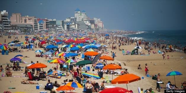People line the beach in Ocean City, Maryland, on August 29, 2010. AFP PHOTO/Jim WATSON (Photo credit should read JIM