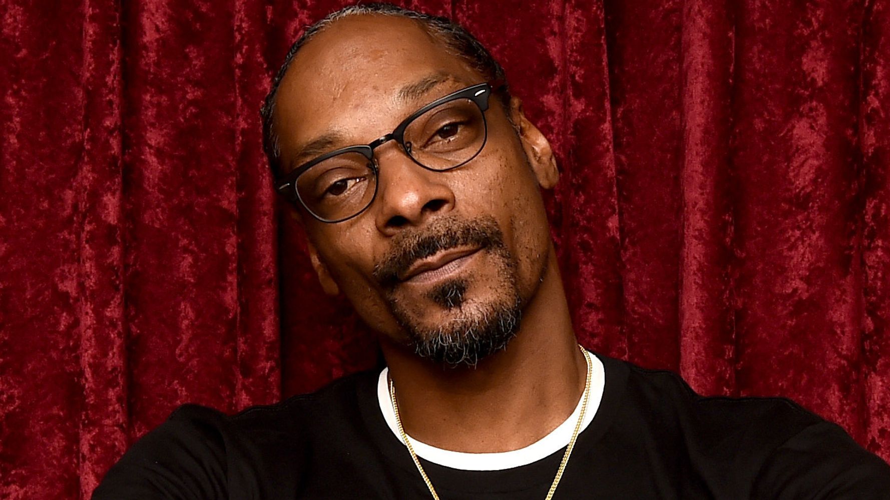 Snoop Dogg Smokes A Blunt In Front Of The White House, Burns Trump With ...