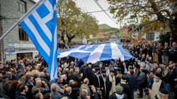 Ανεπιθύμητοι στην Αλβανία 52 Έλληνες που βρέθηκαν στην κηδεία Κατσίφα