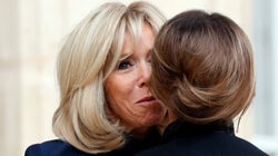 Ο «πόλεμος» των Πρώτων Κυριών στο Παρίσι: Η Μελάνια επισκίασε στιλιστικά την Μπριζίτ