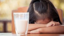 Γάλα, το αμφιλεγόμενο: Γιατί το μίσησαν όλοι ξαφνικά και λένε ότι είναι ανθυγιεινό;