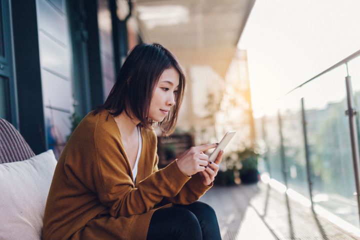 When college students cut down their social media use to 30 minutes per day total, they experienced a “significant improvement in well-being,” according to researchers.