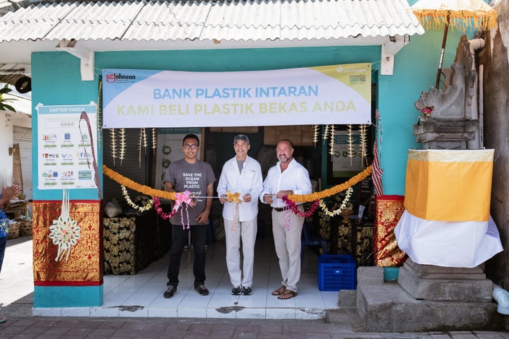 Wisaka Pradipta of Plastic Bank (left), Fisk Johnson, Chairman and CEO of SC Johnson (center), and Plastic Bank Founder and CEO David Katz (right), at a ribbon cutting ceremony for Indonesia's first Plastic Bank collection facility in Denpasar, Bali, Indonesia.