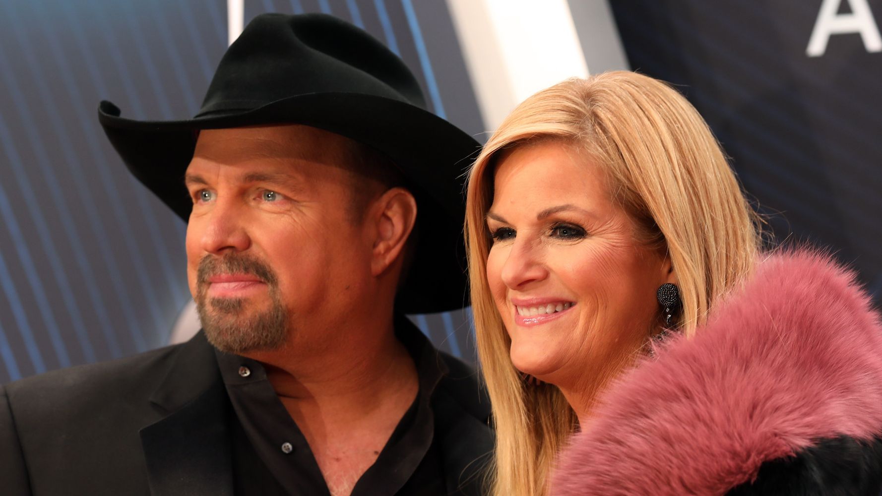 Garth Brooks Opens 2018 CMAs With Tribute To Thousand Oaks Shooting ...