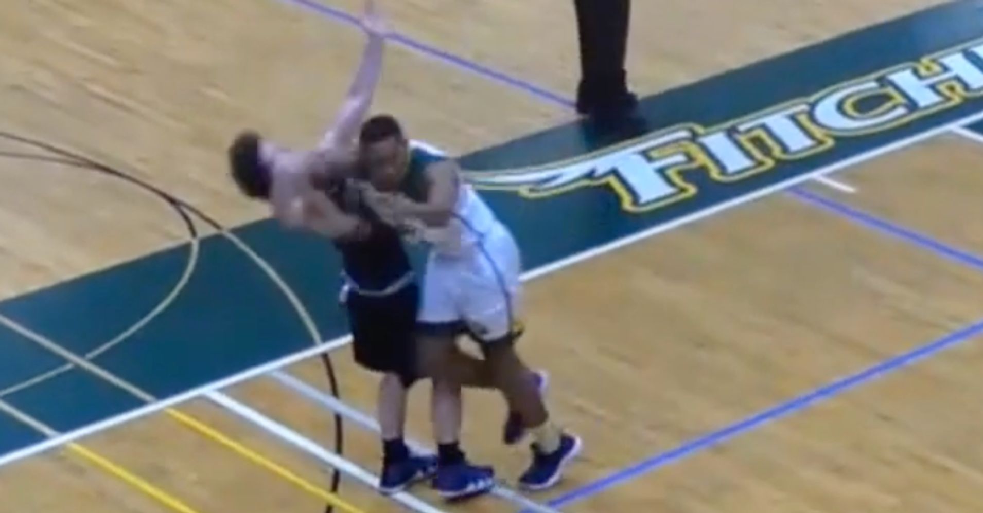 College Basketball Players Brutal Cheap Hit Gets Him Kicked Off Campus Huffpost 