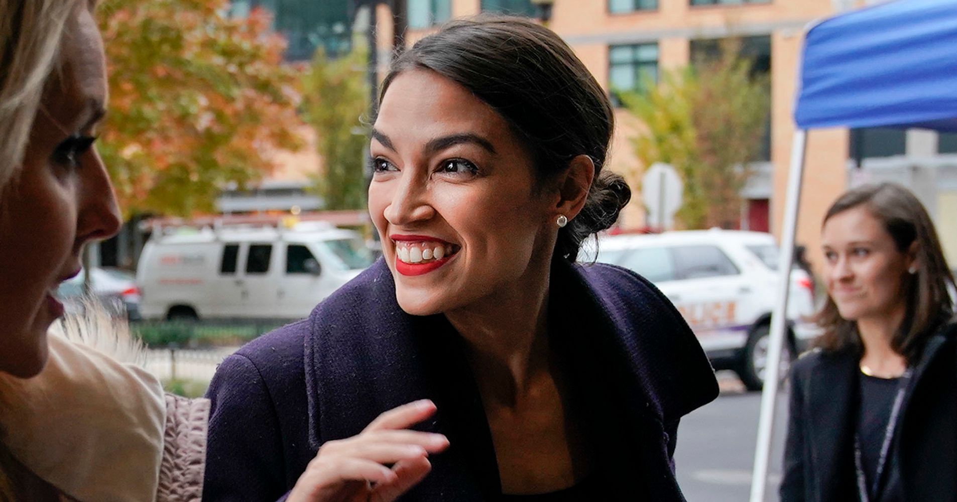 Twitter Users Have Alexandria Ocasio Cortezs Back After She Was Fashion Shamed Huffpost 