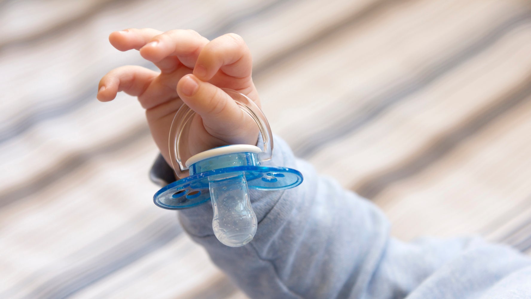 Sucking Your Child's Dummy Is The Best Way To Clean It, Study Suggests |  Huffpost Uk Parents