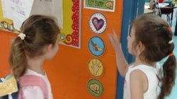 Νηπιαγωγοί στις ΗΠΑ έχουν βρει τον καλύτερο τρόπο κοινωνικοποίησης των μαθητών τους