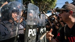 Διαμαρτυρία μίσους στην Τιχουάνα - Φώναζαν «δεν σας θέλουμε εδώ» σε καραβάνι μεταναστών