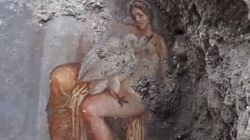 Πομπηΐα: Στο «φως» νωπογραφία για τον έρωτα της Λήδας και του Δία
