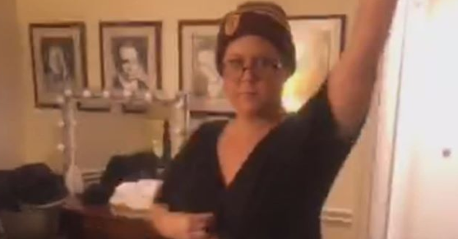 Amy Schumer Shares Another Pregnancy Pic To Explain Why She's Bumping Tour Dates Amy Schumer Shares Another Pregnancy Pic To Explain Why She's Bumping Tour Dates