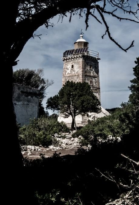 Ο ιστορικός φάρος των Στροφάδων