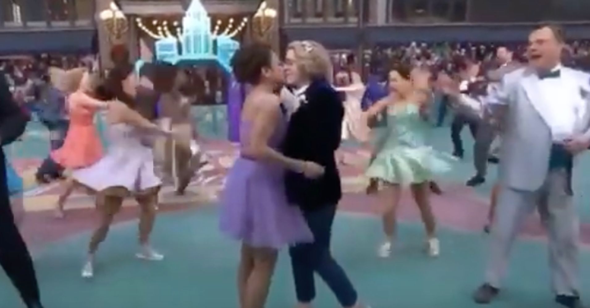 Macy S Thanksgiving Day Parade Features Same Sex Kiss In