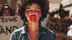 «Orange the World: #HearMeToo»: Οι γυναίκες-θύματα βίας ζητούν την προσοχή μας