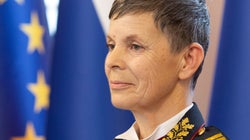 Υποστράτηγος Αλένκα: Μία γυναίκα επικεφαλής των ενόπλων δυνάμεων της Σλοβενίας