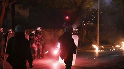 Οι «εκρηκτικές» μολότοφ των χούλιγκαν στα άγρια επεισόδια στην Αλεξάνδρας (pic)