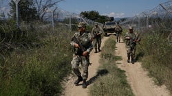 Σκοπιανός ο δράστης των φθορών στις πυραμίδες των συνόρων Ελλάδας-ΠΓΔΜ