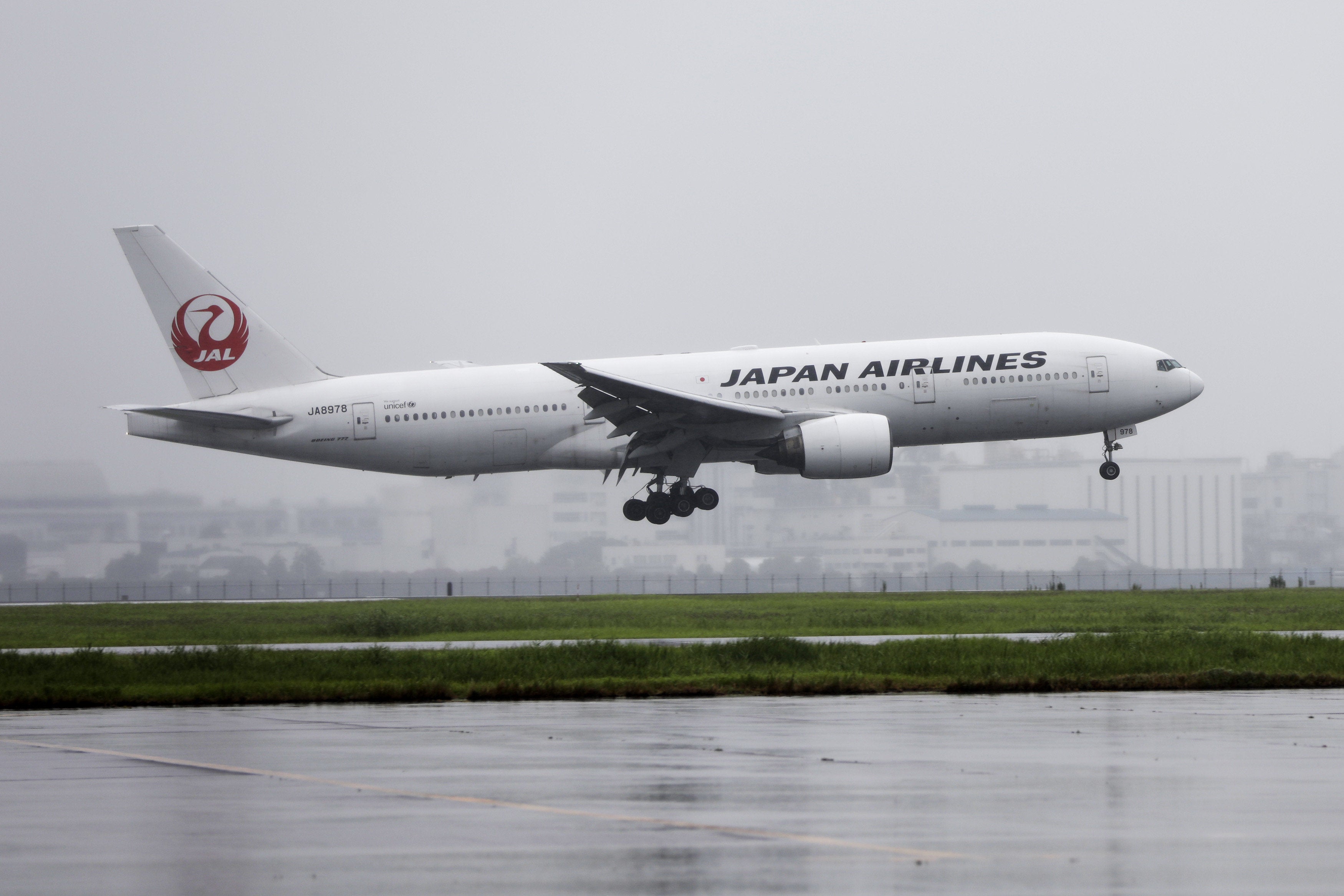 Japan Airlines fires pilot for exceeding alcohol limit in Britain Japan Airlines fires pilot for exceeding alcohol limit in Britain