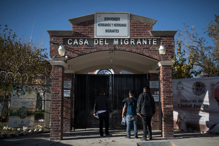 Migrants wait outside Casa Del Migrante in Juarez, Mexico on November 28, 2018. (Photo: Adria Malcolm for Yahoo News)