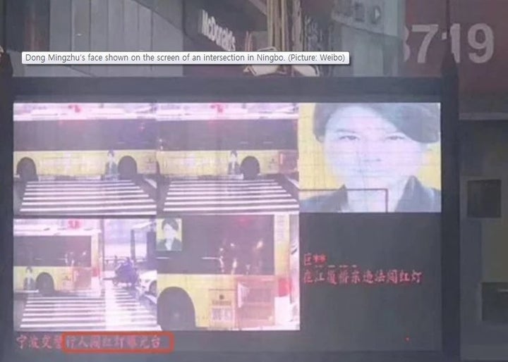 버스 광고에 부착된 사람의 얼굴을 보고 무단횡단자로 잘못 인식한 인공지능