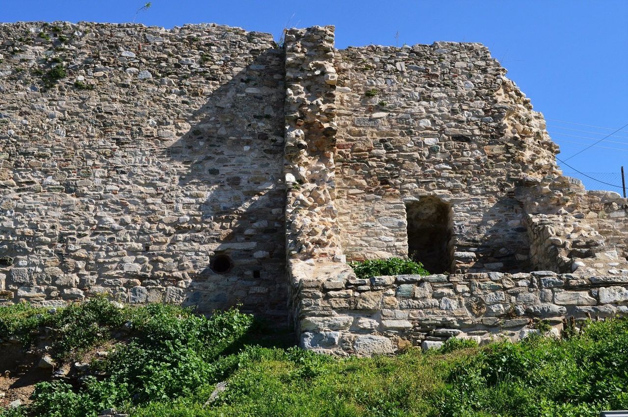 Τμήμα του δυτικού τείχους στο Κάστρο Βόλου