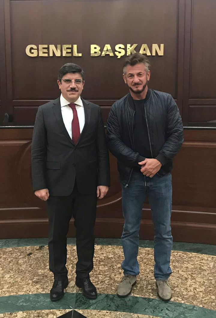 Ο Σον Πεν με τον σύμβουλο του Τούρκου προέδρου Ρετζέπ Ταγίπ Ερντογάν, Yasin Aktay