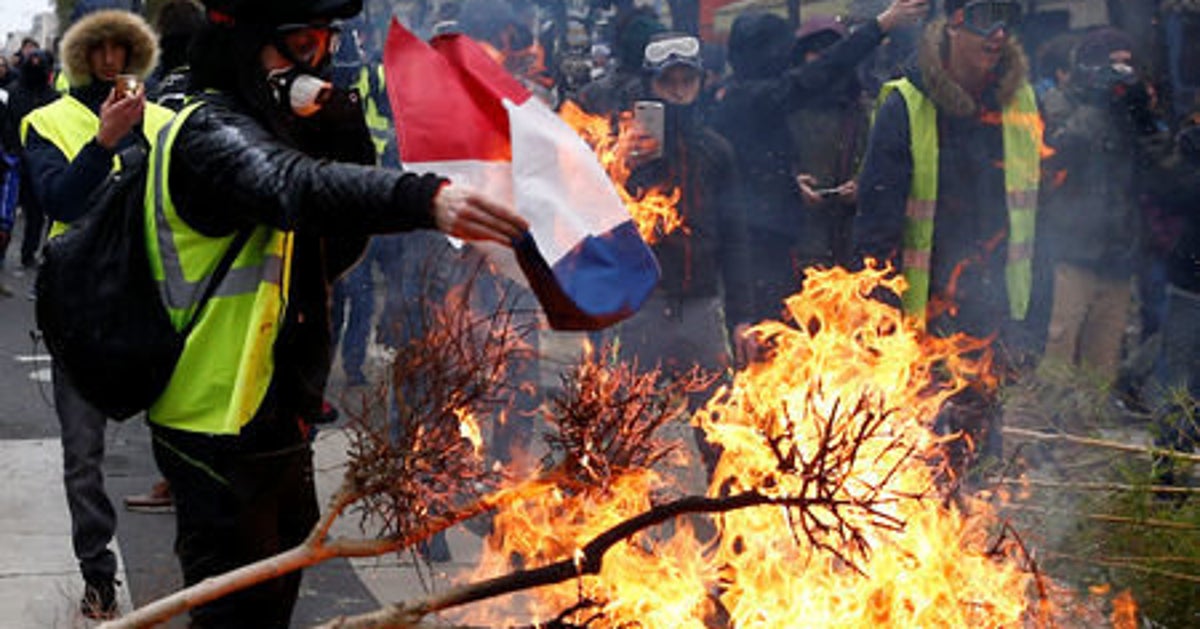 Yellow Vest Protests: Paris Sees Rioters Clash With Police Yet Again ...