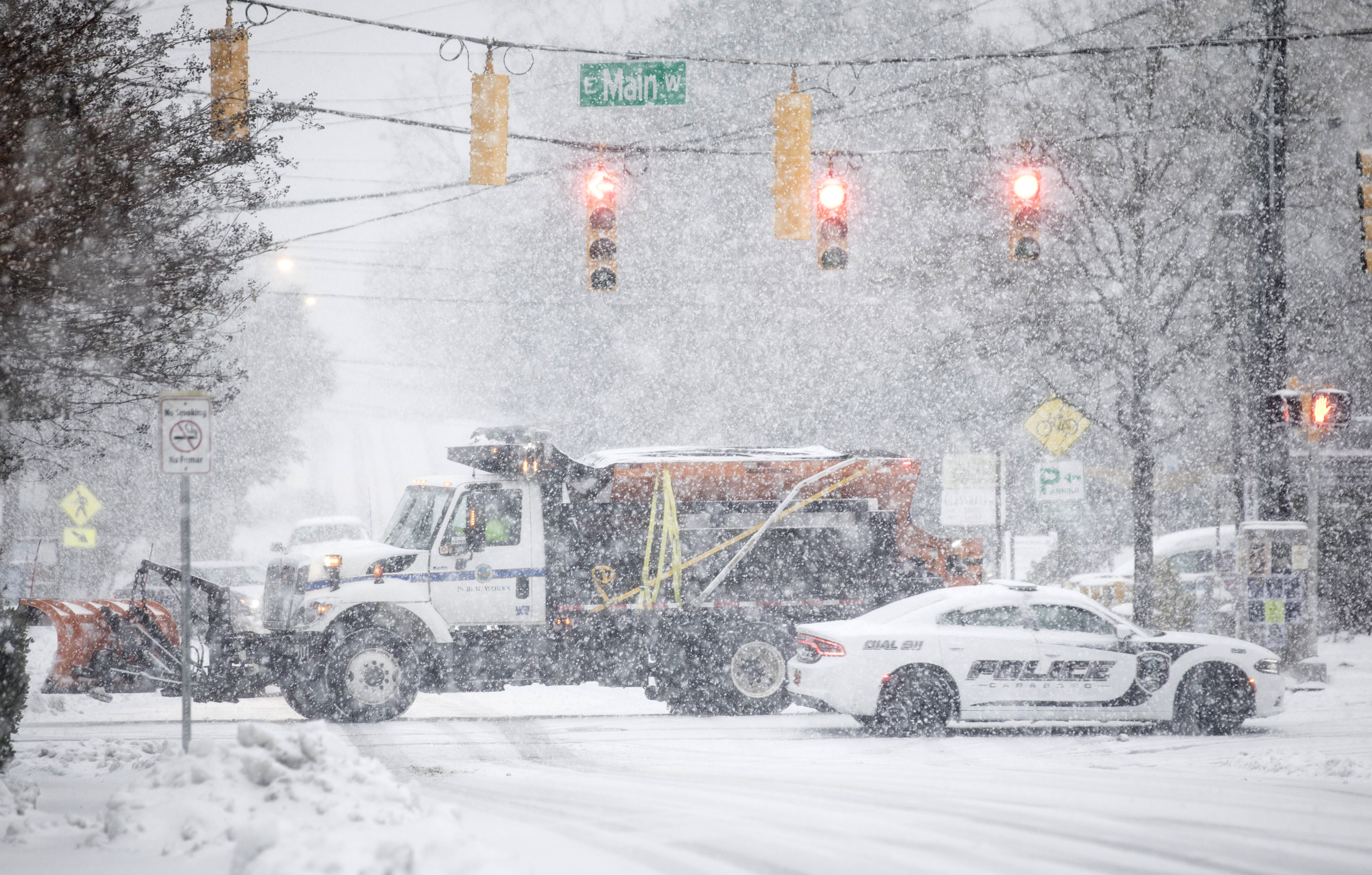 North Carolina Snowstorm Kills Three People, Leaving 140,000 Without ...