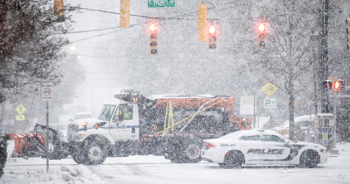 North Carolina Snowstorm Kills Three People, Leaving 140,000 Without
