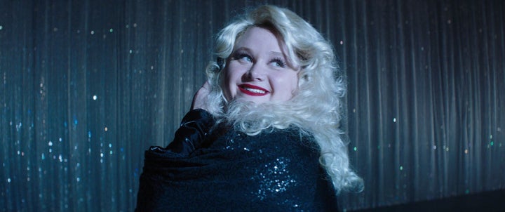 In “Dumplin’,” Macdonald shines as a former pageant queen’s daughter who signs up for her town&r