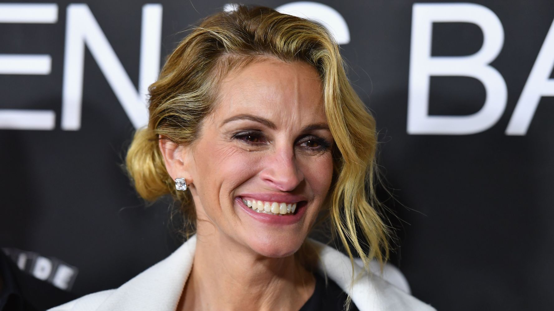 Headline About Julia Roberts Roles Published With Extremely Awkward Typo Huffpost