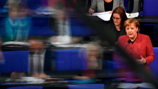 Angela Merkel im bei der Fragerunde im Bundestag.