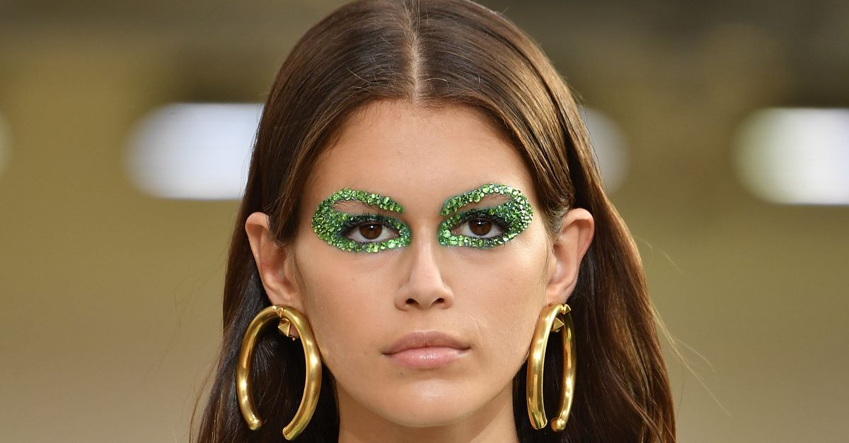 How To Wear Glitter Makeup, According To Pro Makeup Artists