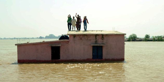 Flood affected people wait to be rescued at Kasimpurchak in Bihar.
