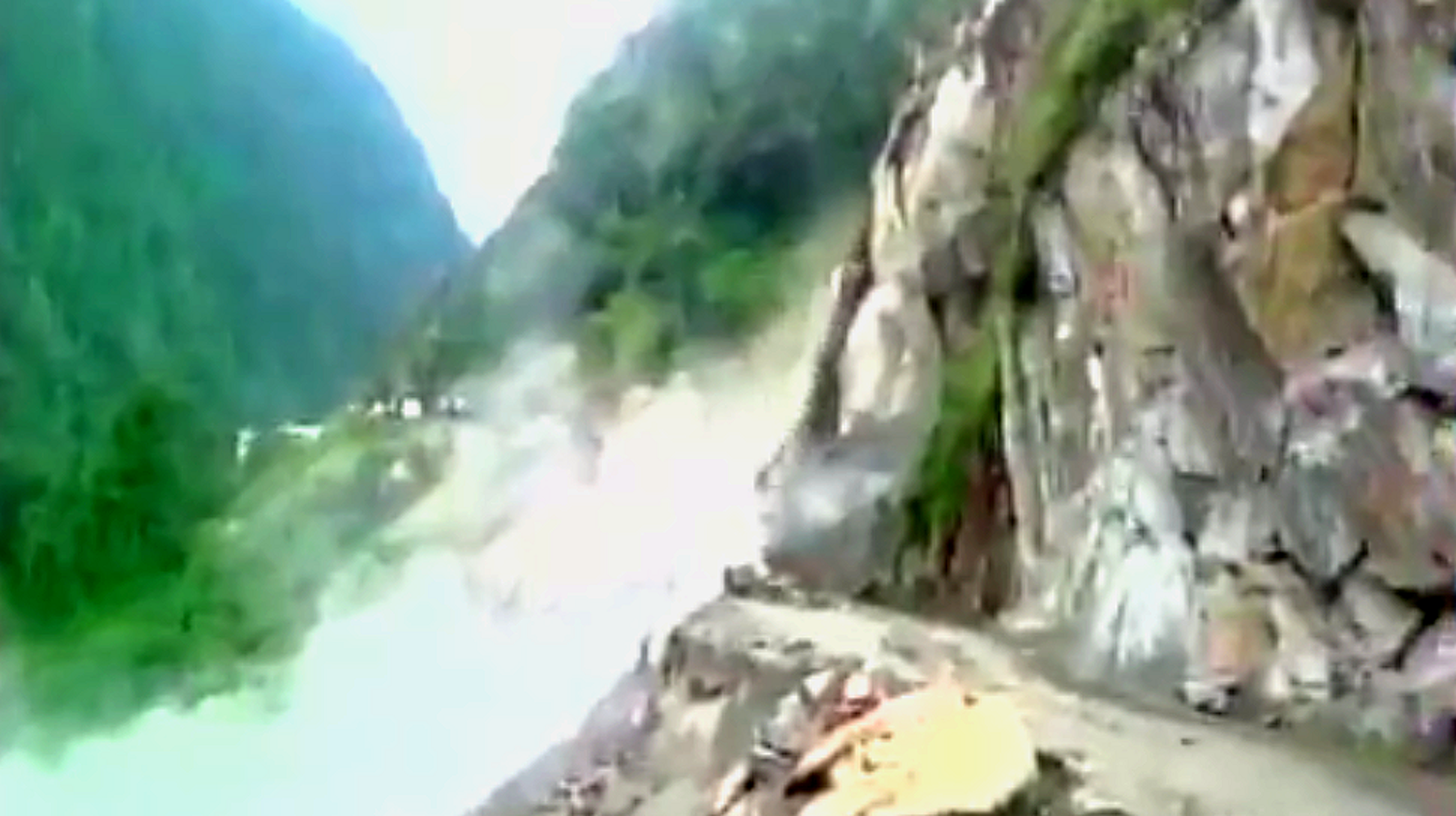 WATCH: Camera Captures Incredible Footage Of A Landslide In Uttarakhand ...