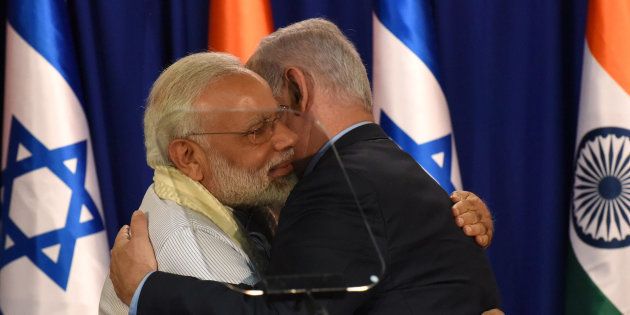 Indian Prime Minister Narendra Modi and Israeli Prime Minister Benjamin Netanyahu embrace.